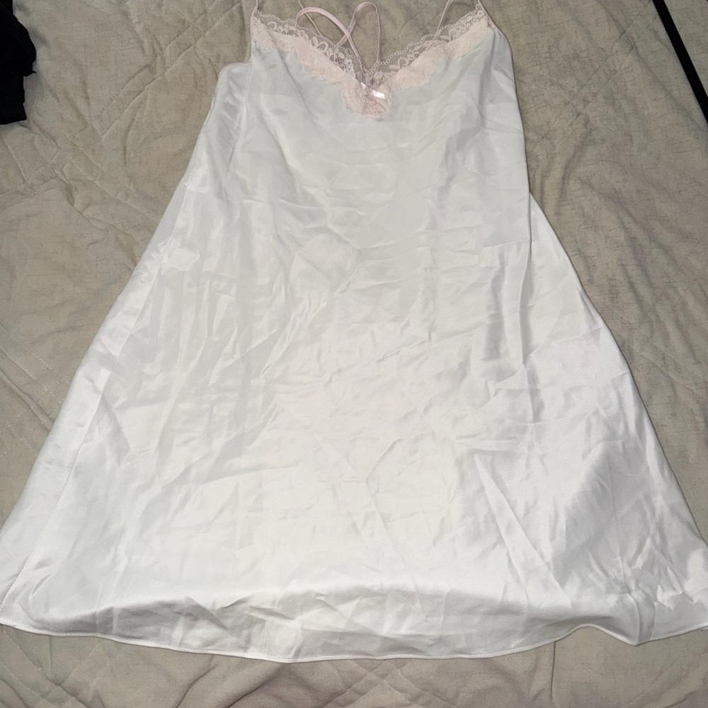 Elegant White Lace Trim Nightgown